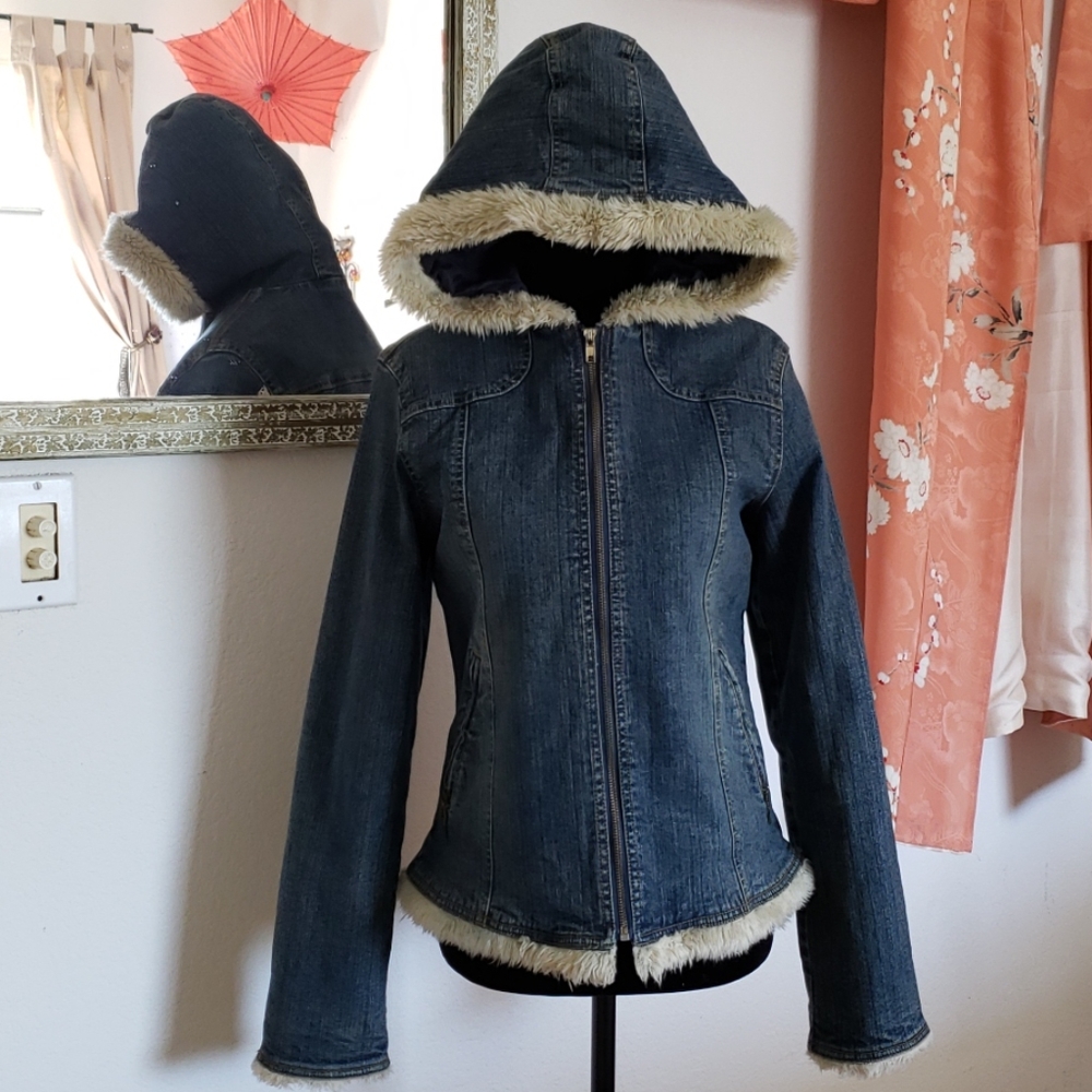 Faux sherpa trimmed denim jacket w/ hood size M